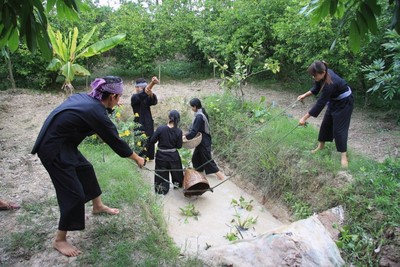 mot ngay lam nong dan